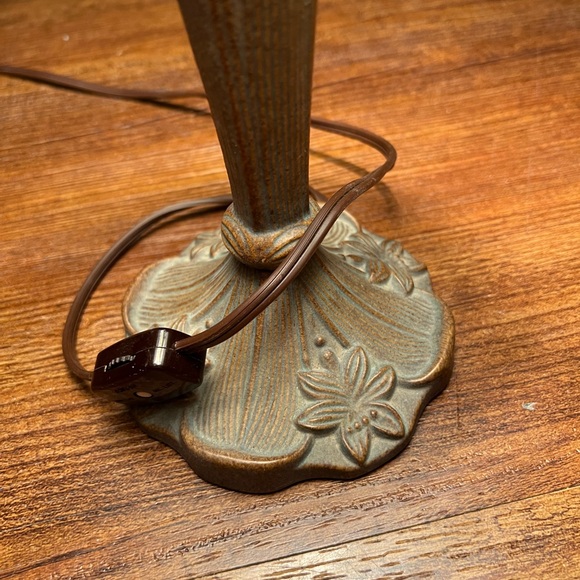 Underwriters Laboratory Vintage Small Portable Tiffany Stained Glass Lamp - Picture 10 of 14